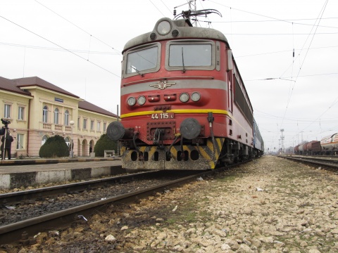 BULGARIAN STATE RAILWAYS' LOSS DECLINES IN 2011 Q1