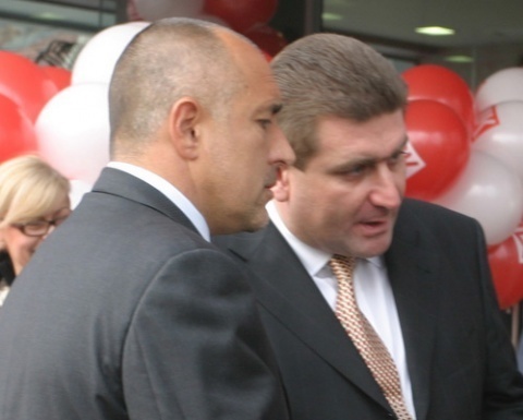 BULGARIAN PM BACKS LUKOIL LICENSE SUSPENSION, SAYS MINISTERS SHOULD SECURE FUEL